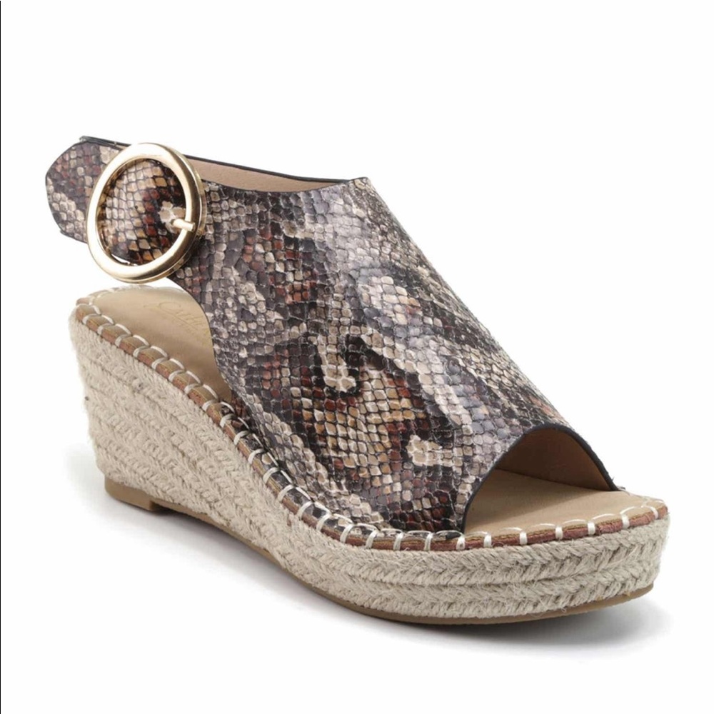 ✨SOLD✨Catharine Malandrino snakeskin wedges